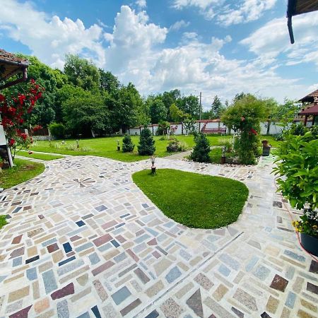 Casa De Vacanta Motata Novaci-Straini Ngoại thất bức ảnh