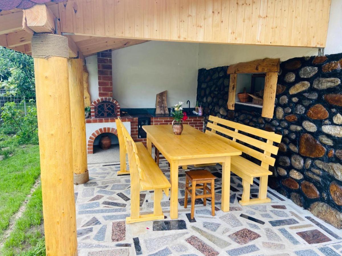 Casa De Vacanta Motata Novaci-Straini Ngoại thất bức ảnh