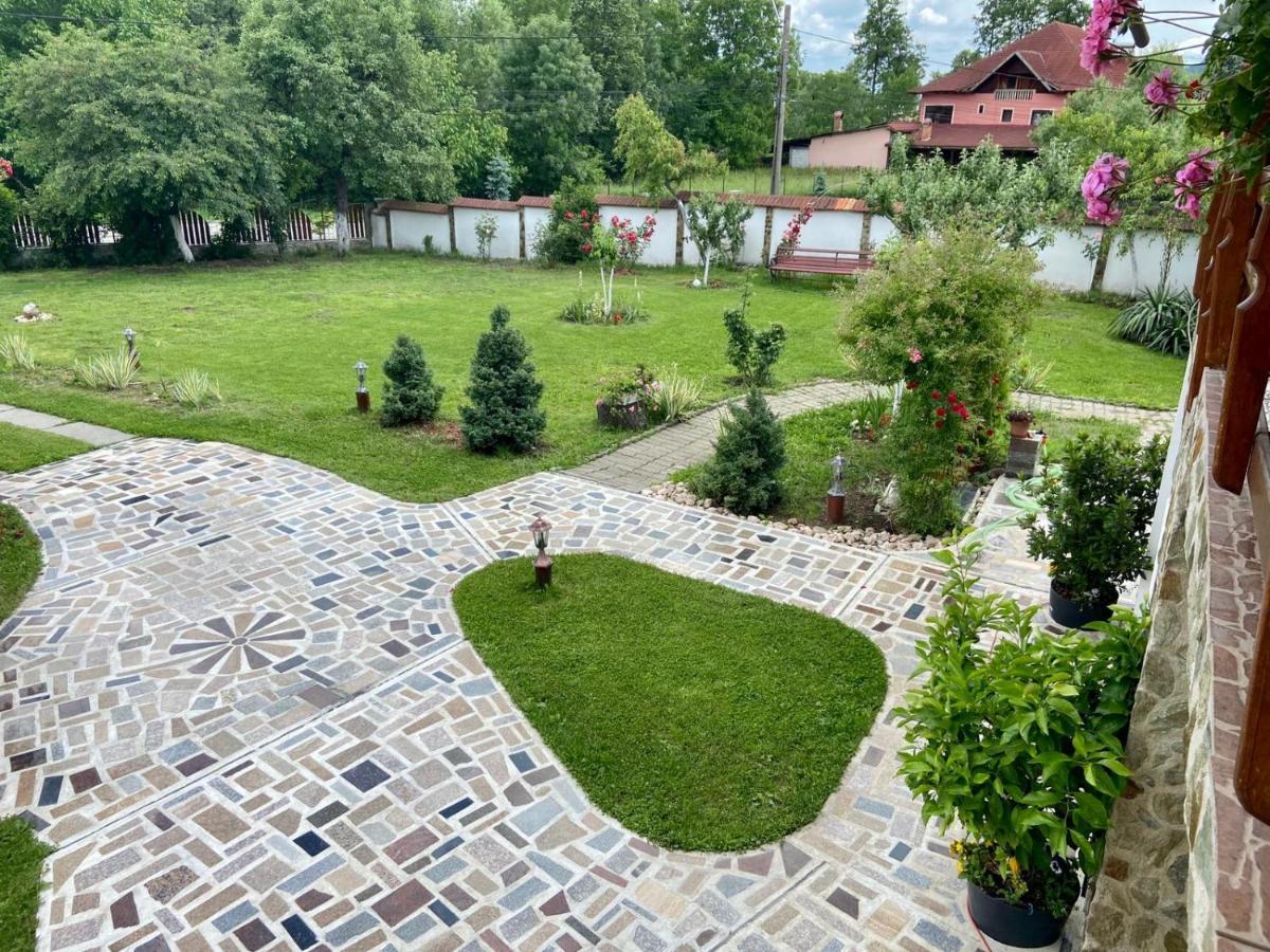Casa De Vacanta Motata Novaci-Straini Ngoại thất bức ảnh