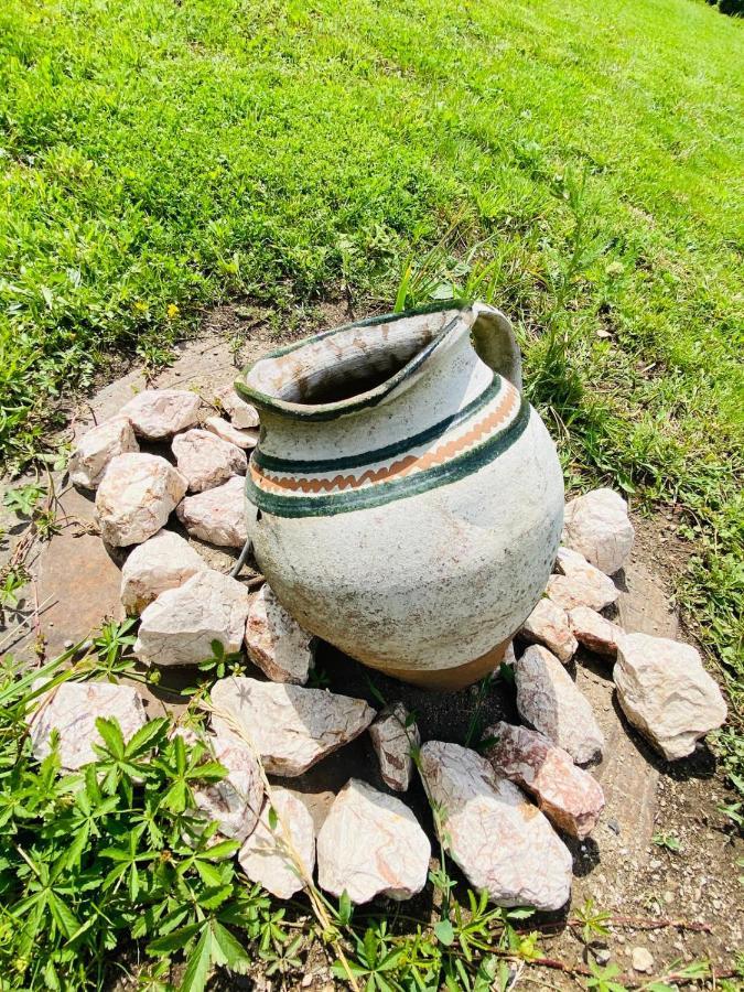 Casa De Vacanta Motata Novaci-Straini Ngoại thất bức ảnh